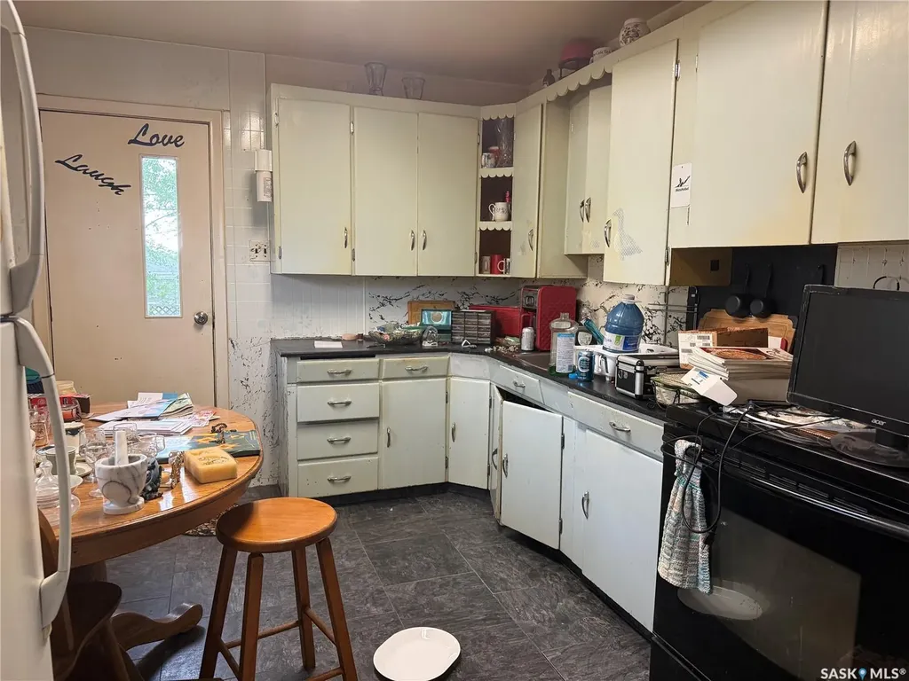 1059 Caribou Street W Moose Jaw SK S6H 2M1