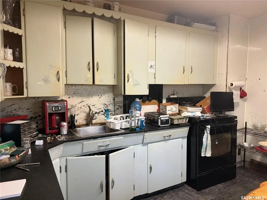 1059 Caribou Street W Moose Jaw SK S6H 2M1