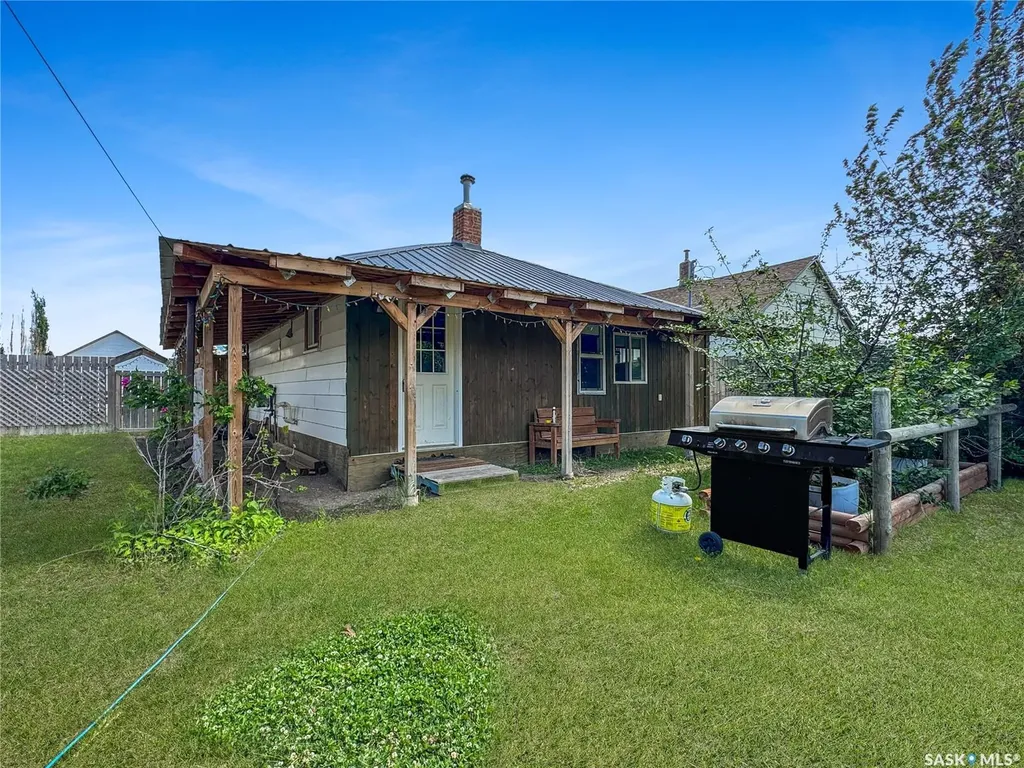 205 4th Street E Wilkie SK S0K 4W0