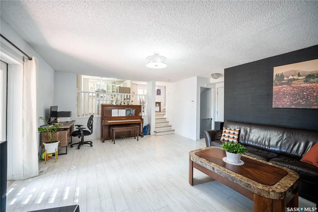 435 Christopher Road Saskatoon SK S7J 3S1