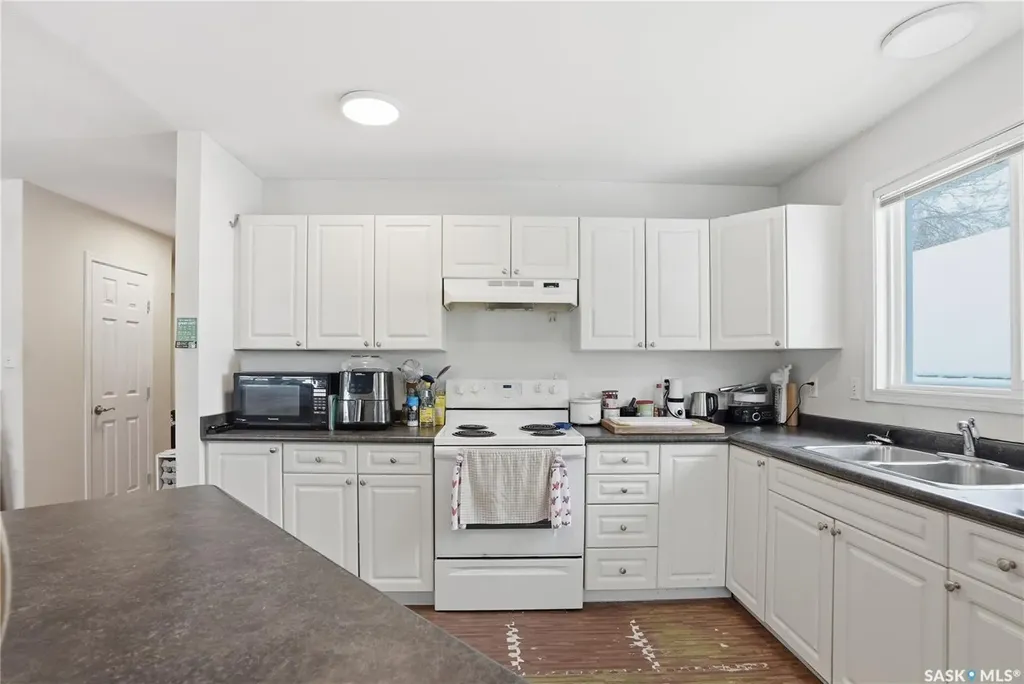 222 V Avenue S Saskatoon SK S7M 3B3