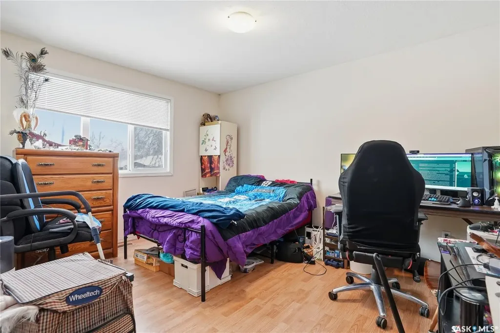 222 V Avenue S Saskatoon SK S7M 3B3