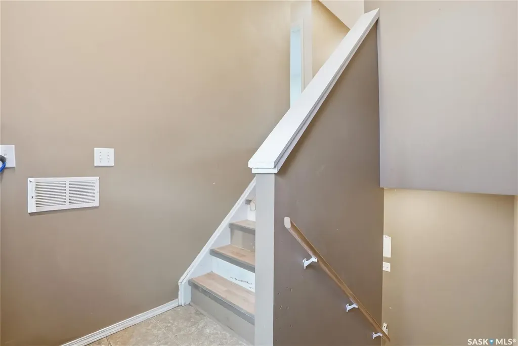222 V Avenue S Saskatoon SK S7M 3B3