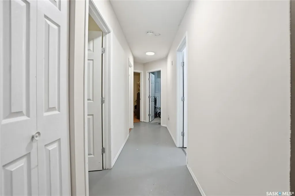 222 V Avenue S Saskatoon SK S7M 3B3