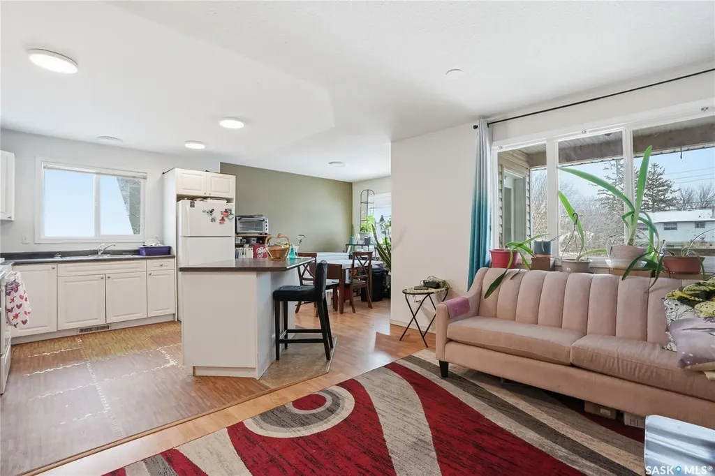 222 V Avenue S Saskatoon SK S7M 3B3