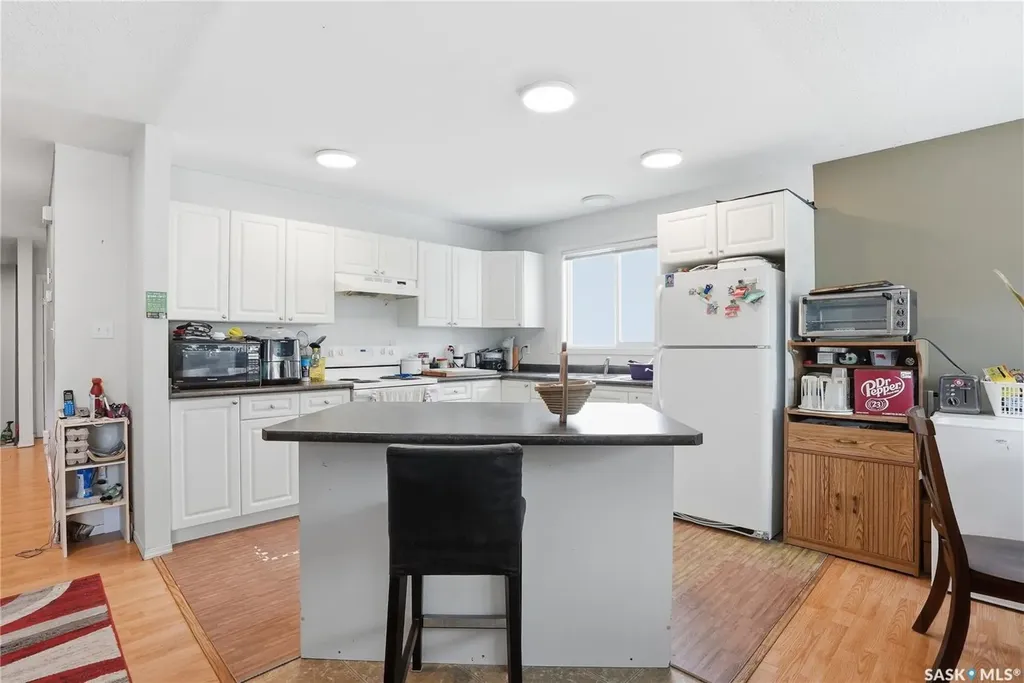 222 V Avenue S Saskatoon SK S7M 3B3