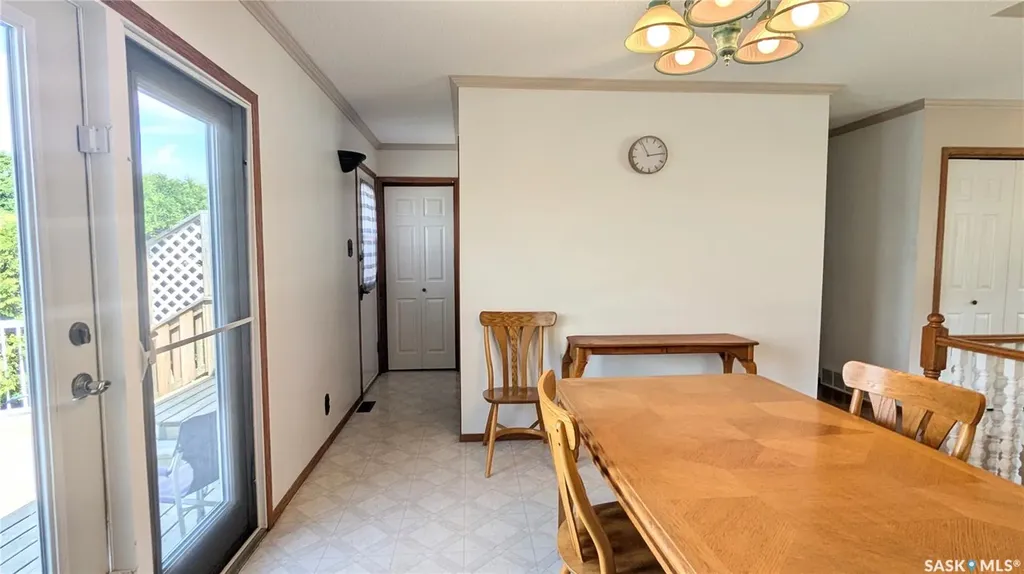 1006 Ross Street E Moose Jaw SK S6H 7H5
