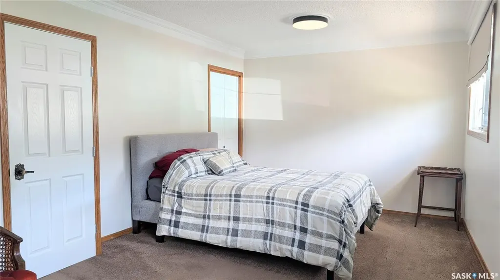 1006 Ross Street E Moose Jaw SK S6H 7H5