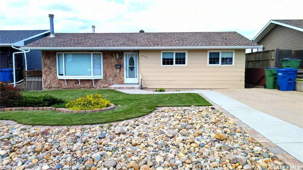 1006 Ross Street E Moose Jaw SK S6H 7H5