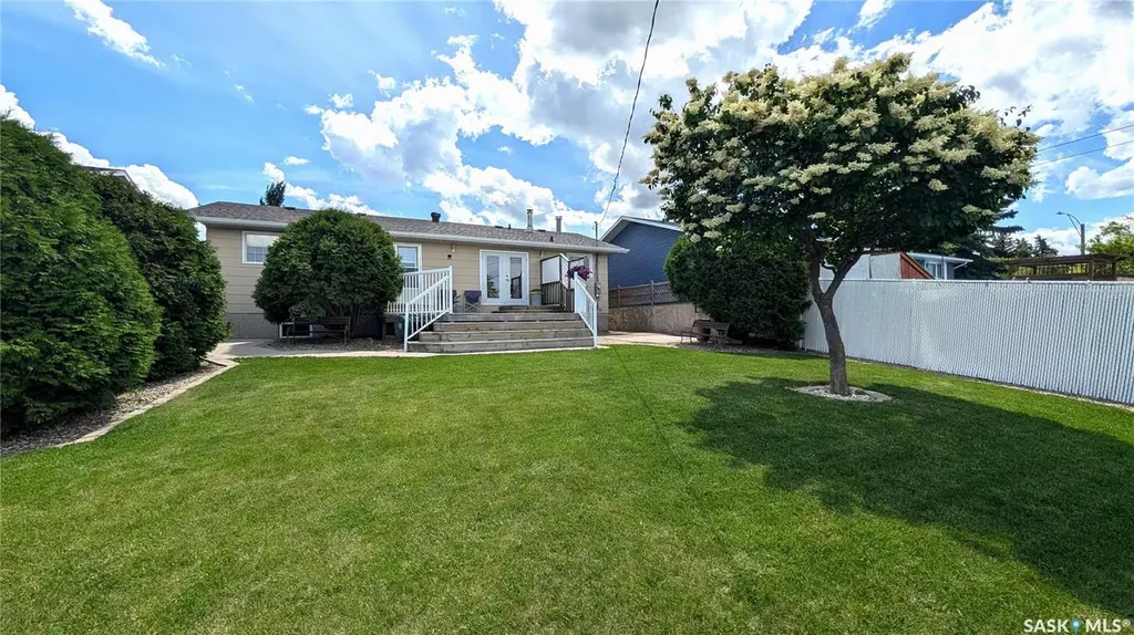 1006 Ross Street E Moose Jaw SK S6H 7H5