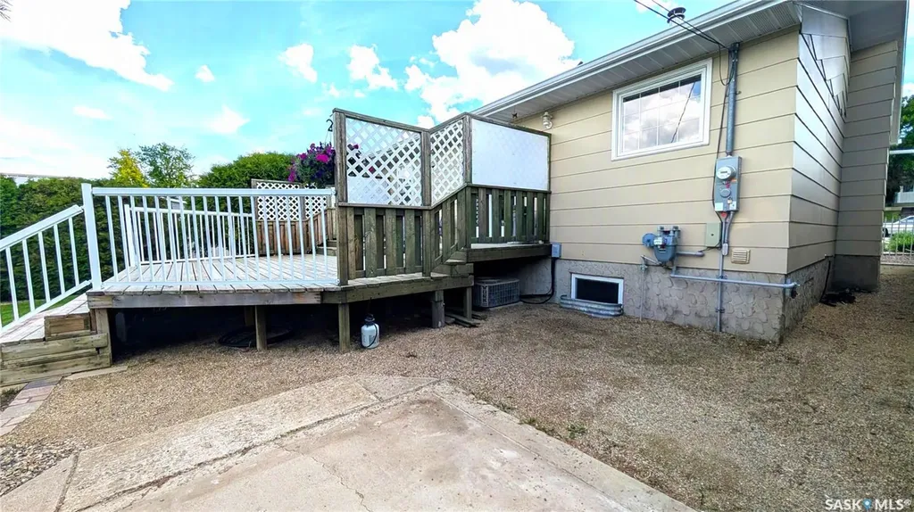 1006 Ross Street E Moose Jaw SK S6H 7H5