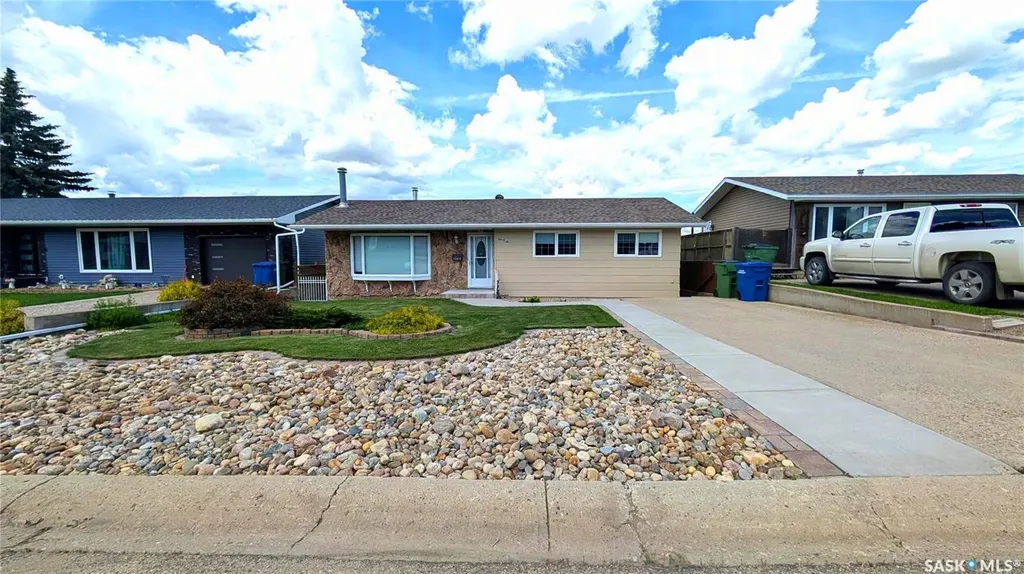 1006 Ross Street E Moose Jaw SK S6H 7H5