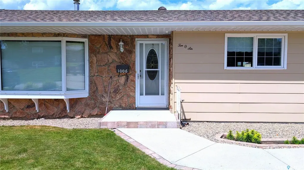 1006 Ross Street E Moose Jaw SK S6H 7H5