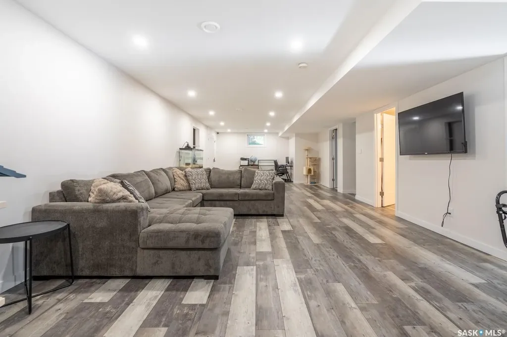 1262 James Crescent Regina SK S4N 6A5