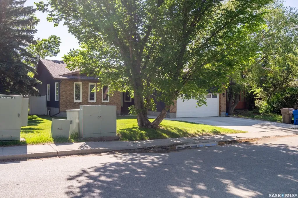 1262 James Crescent Regina SK S4N 6A5