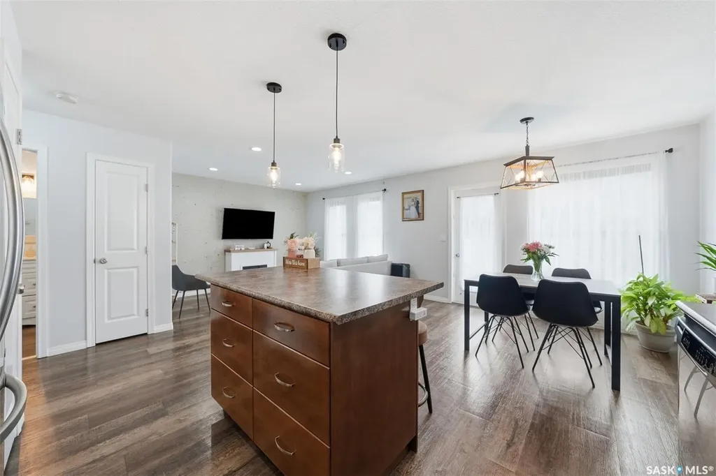 547 East Hampton Boulevard Saskatoon SK S7R 0H8