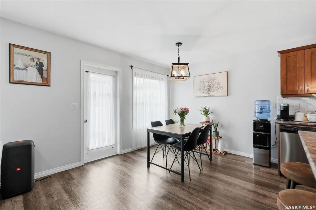 547 East Hampton Boulevard Saskatoon SK S7R 0H8
