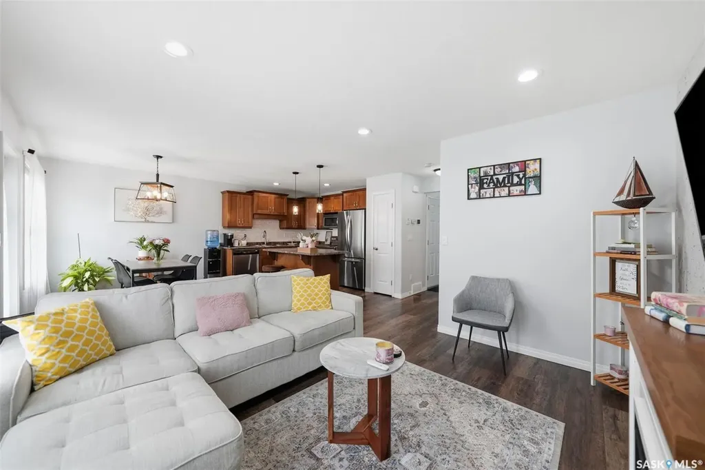 547 East Hampton Boulevard Saskatoon SK S7R 0H8