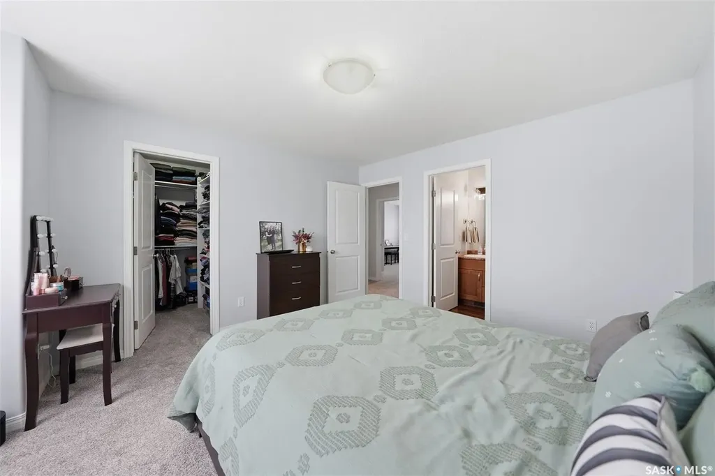 547 East Hampton Boulevard Saskatoon SK S7R 0H8