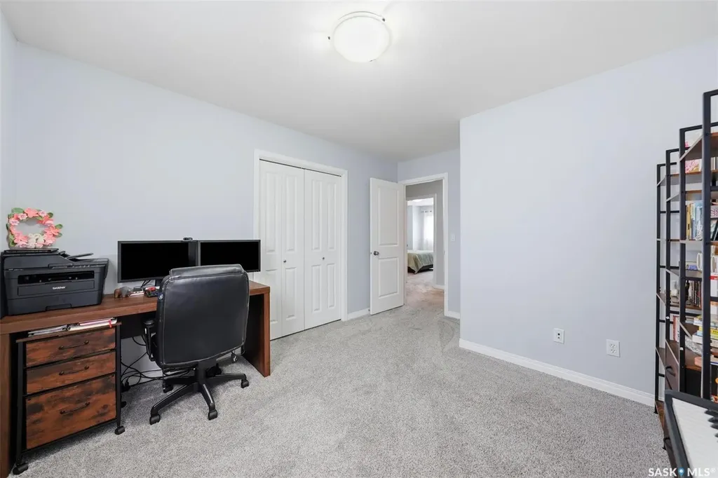 547 East Hampton Boulevard Saskatoon SK S7R 0H8