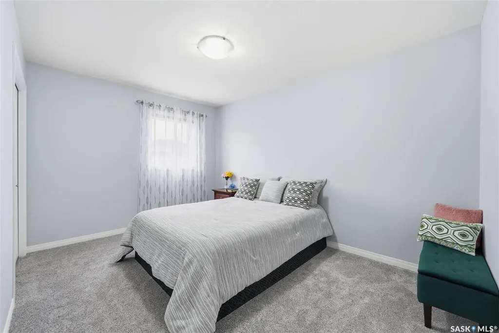 547 East Hampton Boulevard Saskatoon SK S7R 0H8