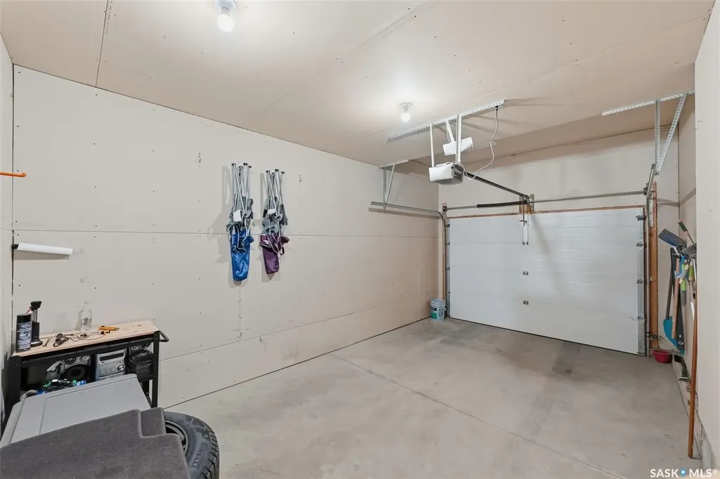 547 East Hampton Boulevard Saskatoon SK S7R 0H8