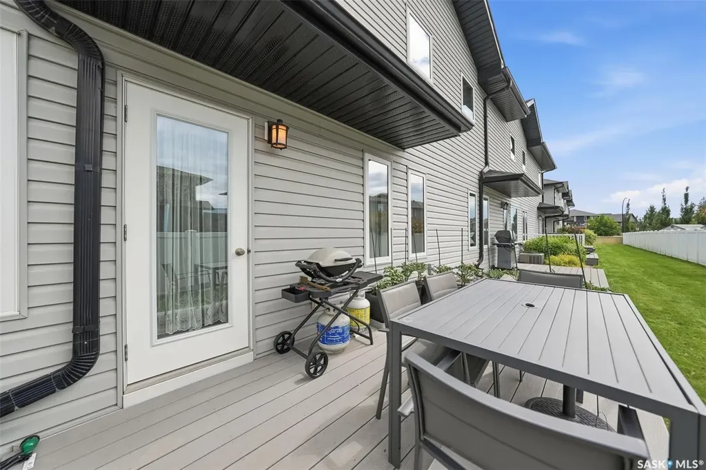547 East Hampton Boulevard Saskatoon SK S7R 0H8