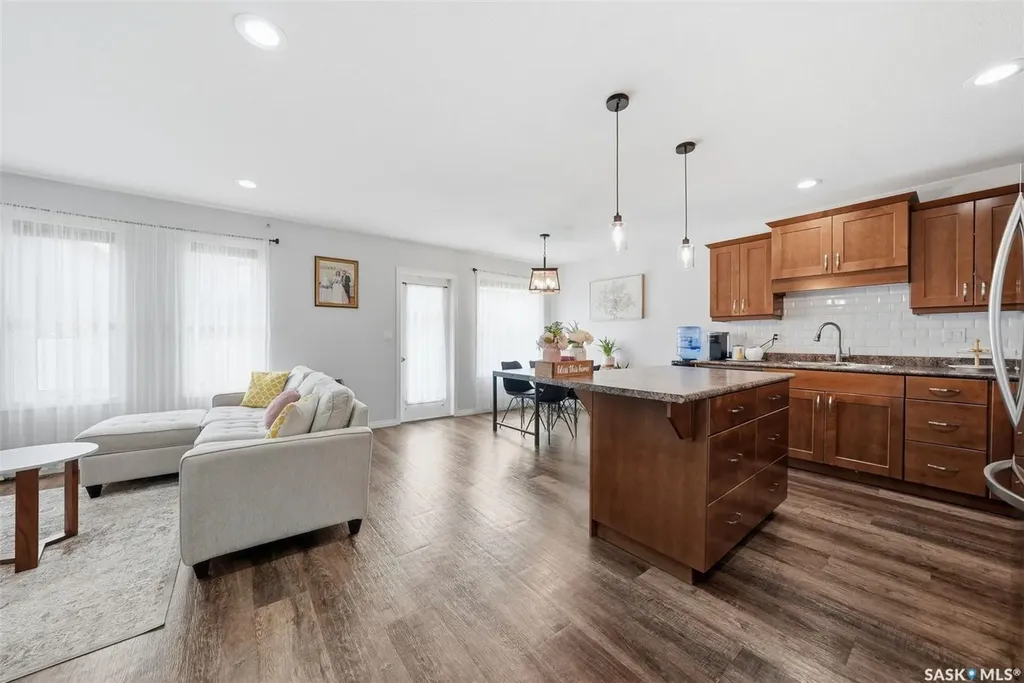 547 East Hampton Boulevard Saskatoon SK S7R 0H8
