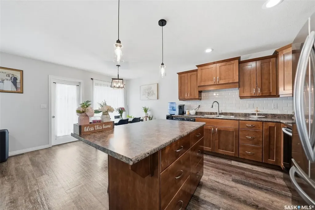 547 East Hampton Boulevard Saskatoon SK S7R 0H8