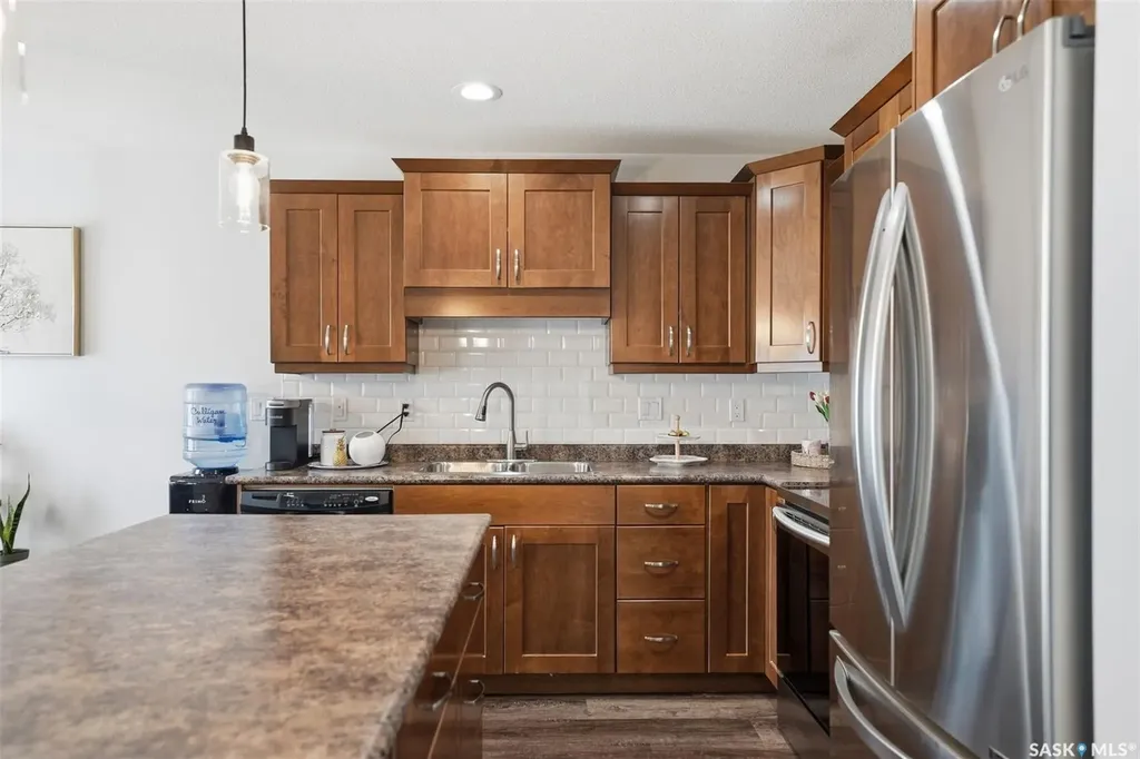 547 East Hampton Boulevard Saskatoon SK S7R 0H8