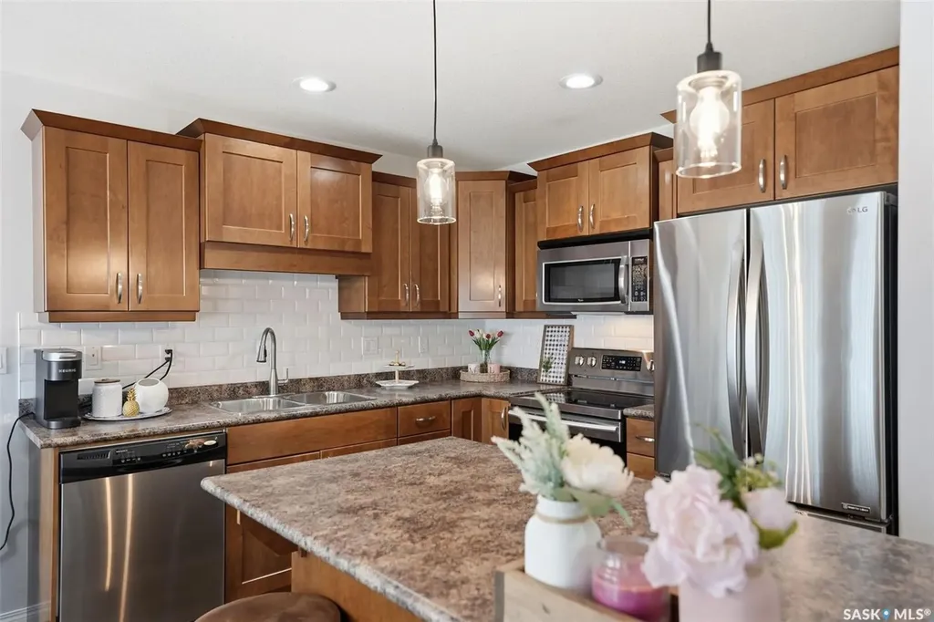 547 East Hampton Boulevard Saskatoon SK S7R 0H8