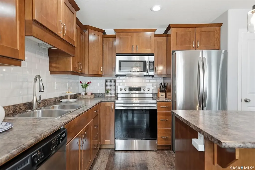547 East Hampton Boulevard Saskatoon SK S7R 0H8