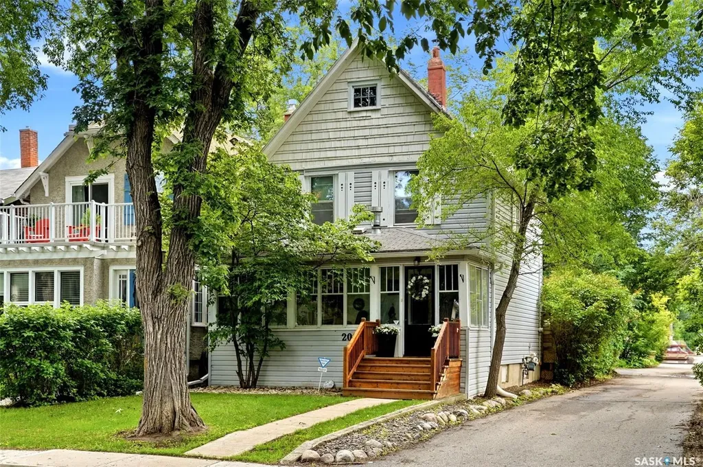 2022 Montague Street Regina SK S4T 3J7