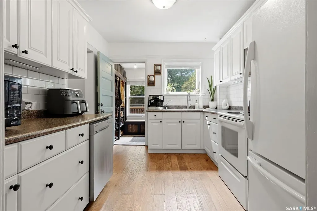 2022 Montague Street Regina SK S4T 3J7