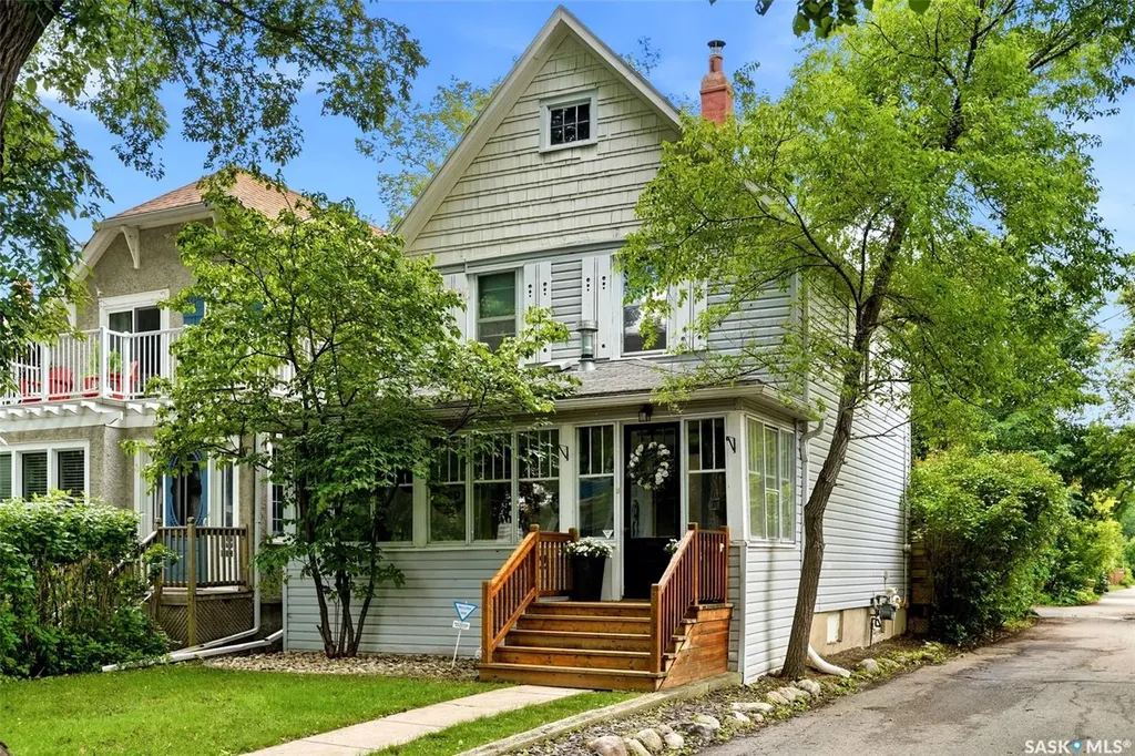 2022 Montague Street Regina SK S4T 3J7
