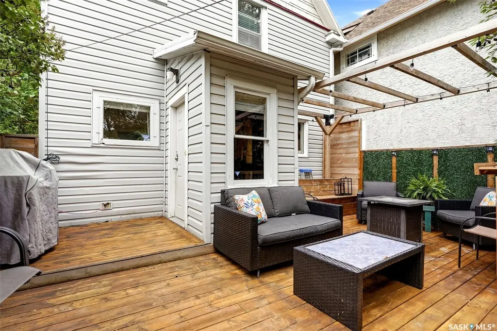2022 Montague Street Regina SK S4T 3J7