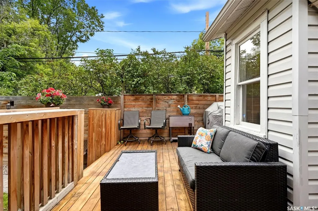 2022 Montague Street Regina SK S4T 3J7