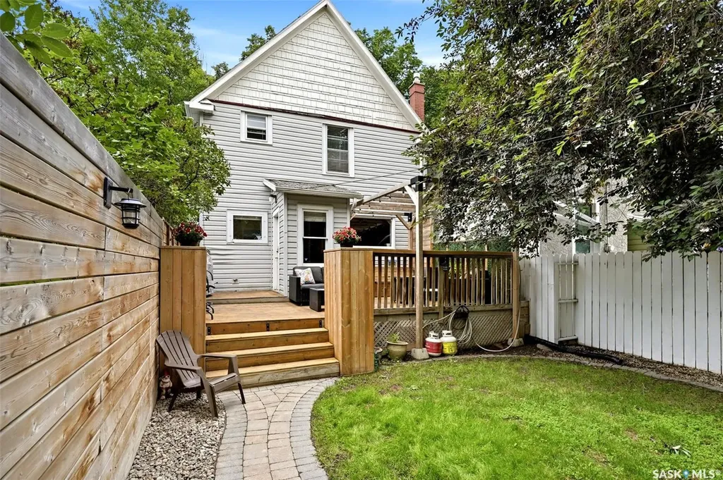 2022 Montague Street Regina SK S4T 3J7