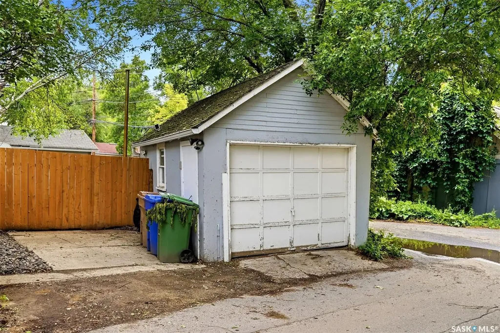 2022 Montague Street Regina SK S4T 3J7