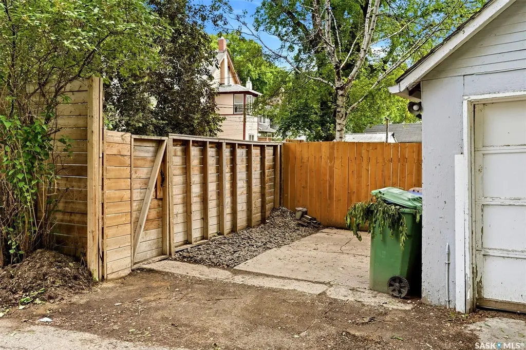 2022 Montague Street Regina SK S4T 3J7