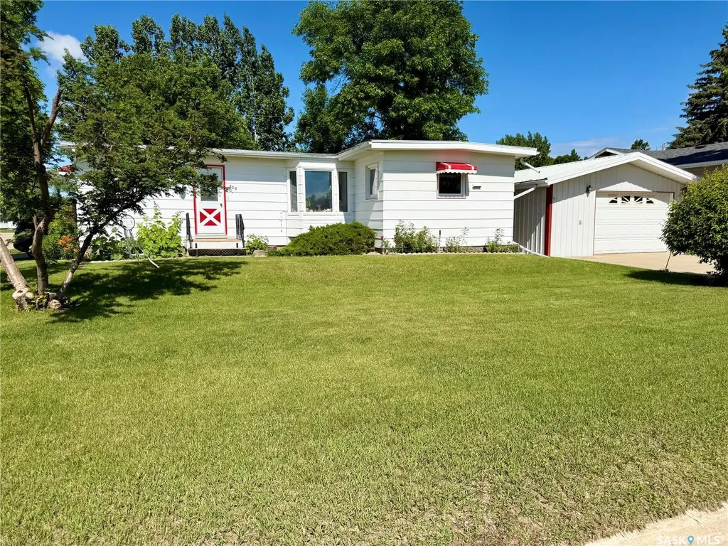 220 2nd Street W Carnduff SK S0C 0S0
