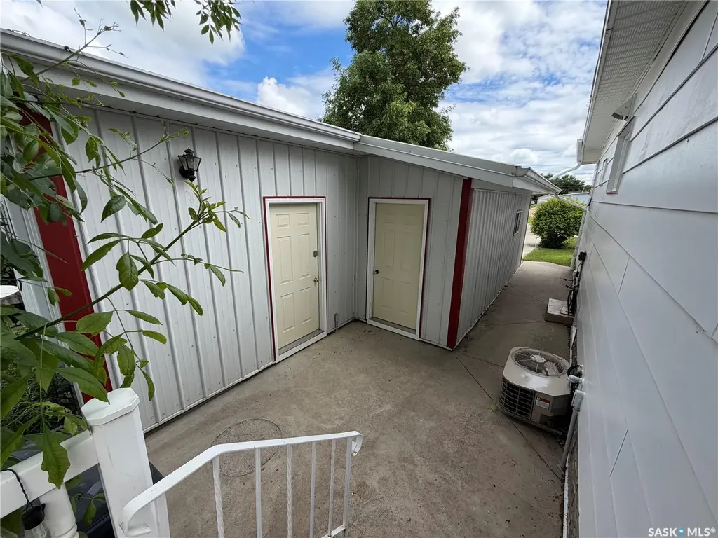 220 2nd Street W Carnduff SK S0C 0S0