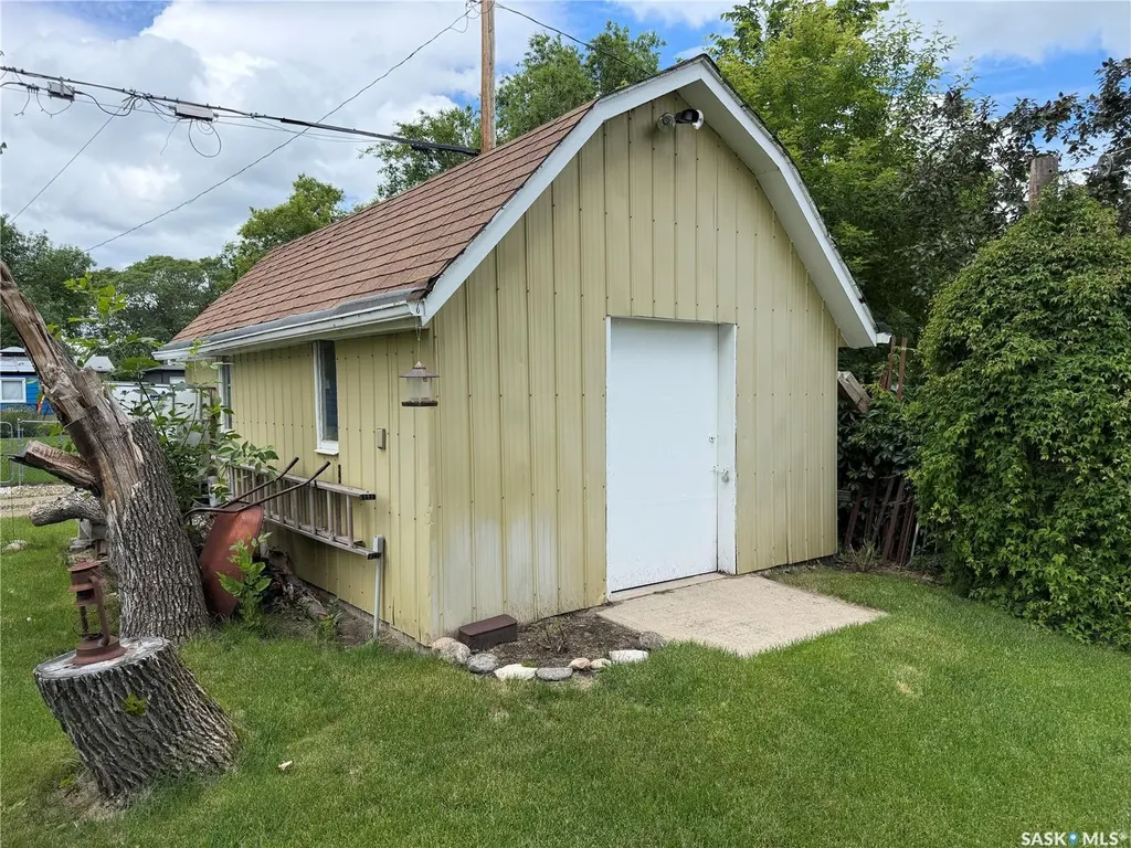 220 2nd Street W Carnduff SK S0C 0S0