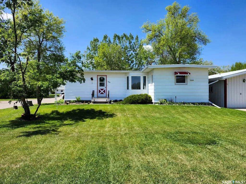 220 2nd Street W Carnduff SK S0C 0S0