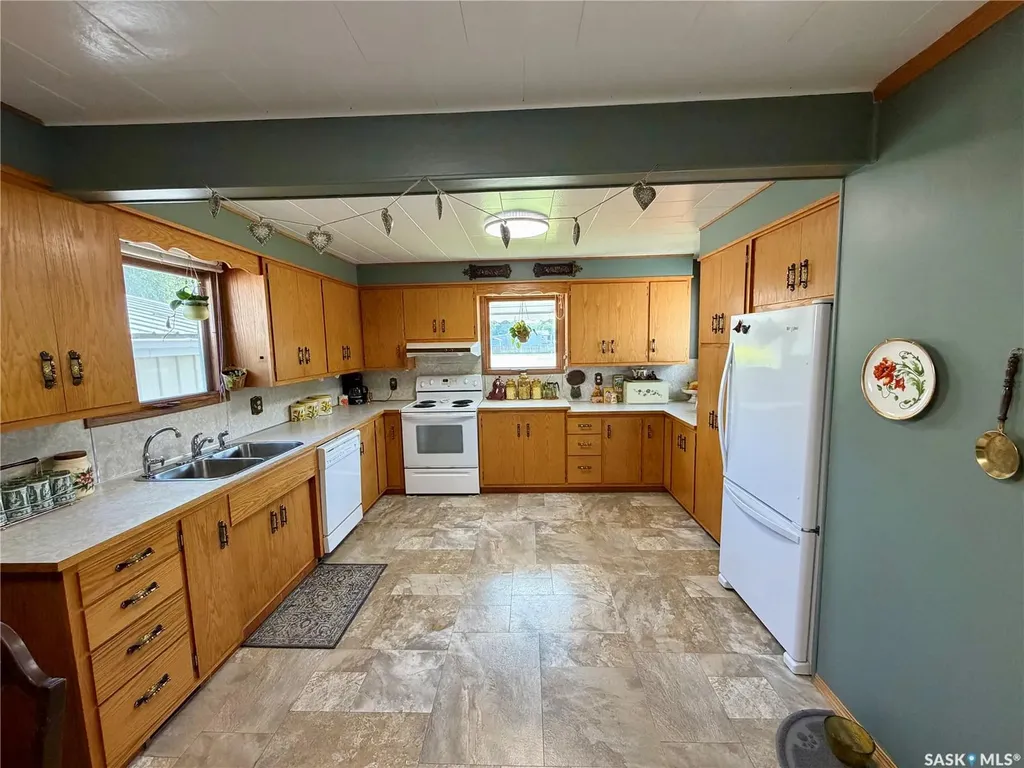 220 2nd Street W Carnduff SK S0C 0S0