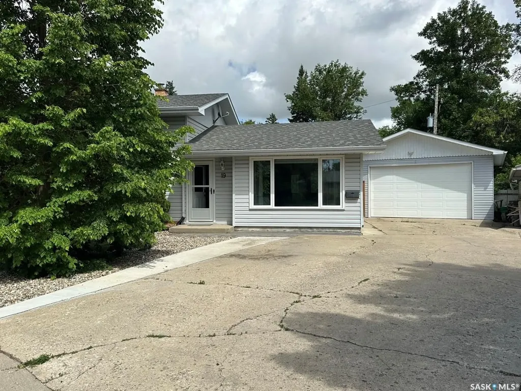 19 Sampson Place Regina SK S4R 4R5