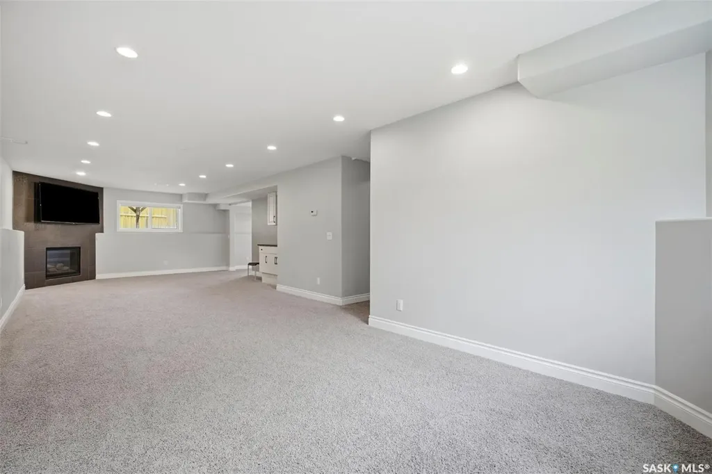 223 Trimble Lane Saskatoon SK S7W 0C9