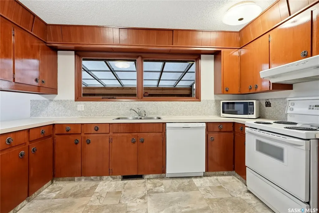 21 Bateman Crescent Saskatoon SK S7H 3C3