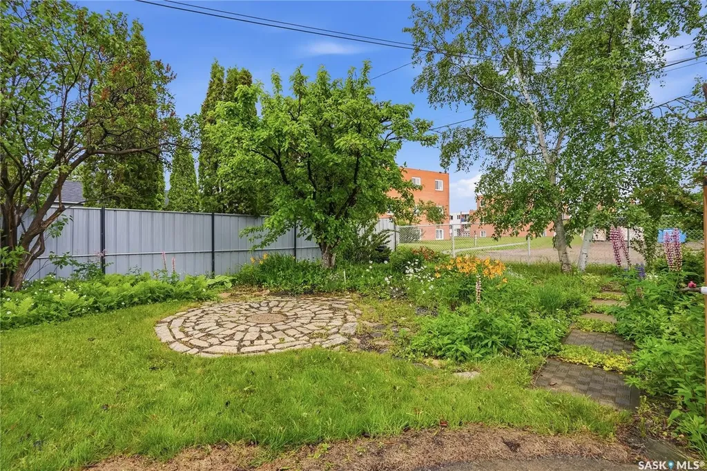 21 Bateman Crescent Saskatoon SK S7H 3C3