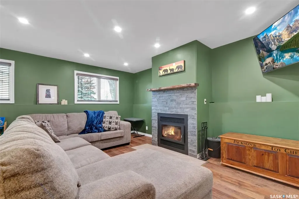 4903 Mctavish Street Regina SK S4S 6S9